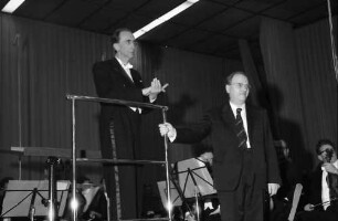 Donaueschingen: Donaueschinger Musiktage; Stadthalle; Oliver Messiaen und Hans Rosbaud auf Podium