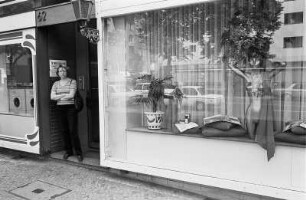 Berlin-Charlottenburg : In Berlin-Charlottenburg, Schlüterstrasse