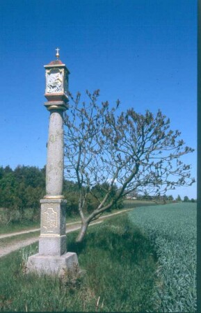 Bildstock mit St. Georgs-Relief : Dürrwicknitz (Wetenca). Bildstock mit St. Georgs-Relief. Sandstein (1780)