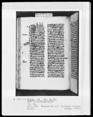 Lateinischer Bibelkommentar — Initiale P(arabole), Folio 65verso