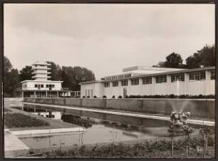Fotoalbum: Deutsche Gartenbau- und Schlesische Gewerbe-Ausstellung (GUGALI), Liegnitz: Aufbauarbeiten der Ausstellungsgebäude: Springbrunnen- und Wasseranlage vor dem Weinrestaurant