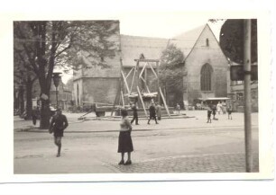 Donopbrunnens. Detmold, Marktplatz. Wiederaufstellung der Nymphe auf den Donopbrunnen. Sammlung Gudrun Frost