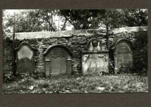 alter Friedhof, 4 Grabsteine des 18. Jh.