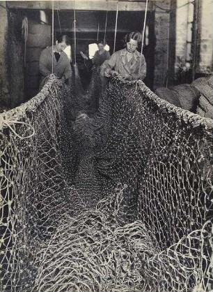 Knüpfen von Fischernetzen