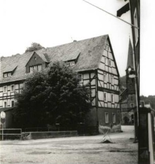 Stadt Wehlen, Markt 1. Wohnhaus (1527). Trauf- und Giebelseite von Westen