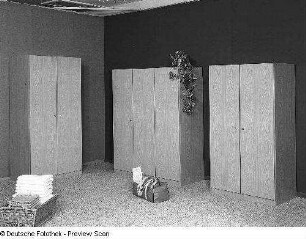 Kleiderschrank : Drei Kleiderschränke (1984; VEB Möbelkombinat Zeulenroda-Triebes (ZEUTRIE))