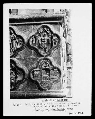 Relief oben: Christus erleuchtet Jerusalem, Relief unten: Verfall Ninives