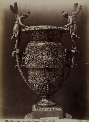 813. Vase en marbre et bronzes, style empire (Palais de Madrid)