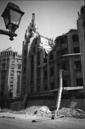 Bukarest: Bomben auf Bukarest, Hotel Union vom Hotel Paris aus