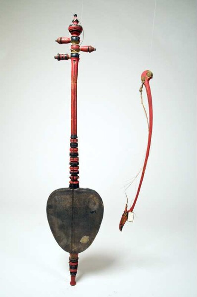 Bowl spear lute with bow