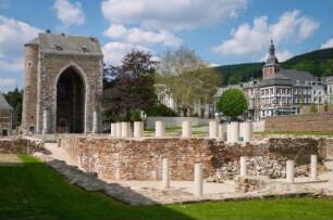 Belgien. Liege. Stavelot. Ancienne Abbaye. Abteiund Blick auf den Ort
