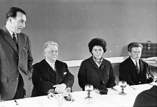 Freiburg: Regierungspräsidium; Empfang der erfolgreichen Skiläufer des Schwarzwaldes; Dr. F. Stober (Schwarzwald Skiverband) spricht