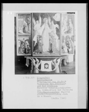 Flügelaltar aus der Spitalkirche von Sankt Veit: Im Schrein die Darstellung einer Schutzmantelmadonna