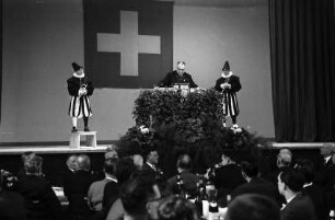 Basel: Ansprache des Messepräsidenten Schaller, mit zwei Chargen