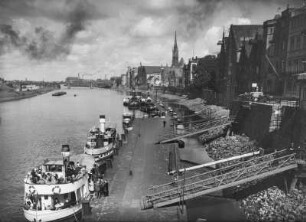Bremen. Stadtteilansicht mit Weser. Dampferanlegestellen