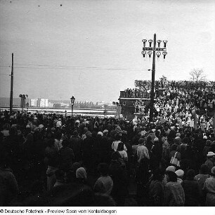 Kundgebung Georgi-Dimitroff-Platz (Schloßplatz) mit Modrow u.s.w.