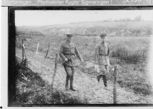 Zwei Offiziere, links vermutlich General Georg von der Marwitz