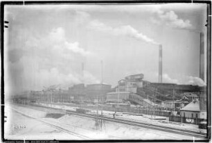 Me Gesamt, Gesamtblick von West, Schnee und Rauch, Bau Me 111 Zentralstation für Kohlen- und Koksförderanlage, Me 123 Pförtnerraum, Me 509 Gasbehälter