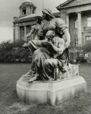 Hamburg-Neustadt, Sievekingplatz, Allegorie der Sozialgesetzgebung vom Kaiser-Wilhelm-Denkmal