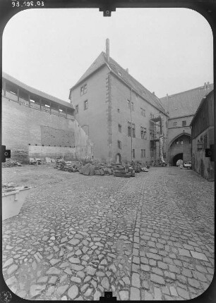 Rochlitz. Schloß (12.-14. Jh.). Blick über den Schloßhof