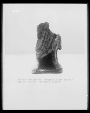Fragment einer Statue