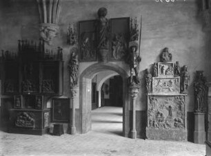 Bayerisches Nationalmuseum — Saal mit Exponaten der Frühgotik