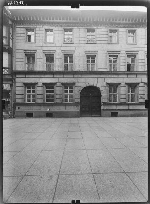 Quedlinburg, Steinbrücke 7. Ehem. Kaufmannshaus (um 1840). Straßenfront (Teilansicht)
