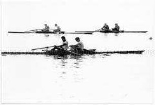 Drei Ruderboote (Altersgruppe 14-17)