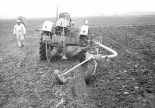 Beetpflug am Agri-Robot von Eicher