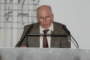 Redner Karl-Dieter Holz im Vortragssaal