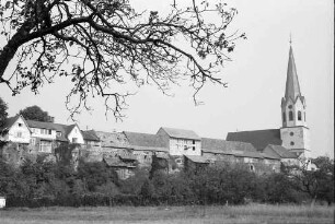 Jockgrim: Stadtmauer und Kirche