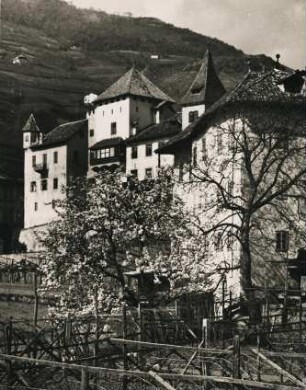 Bozen. Stadtteil St. Anton. Südtirol. Italien. Ansitz Klebenstein mit der St.-Anton-Kapelle