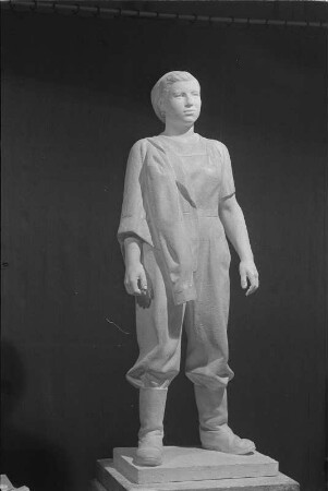 Originalmodell der Traktoristin : Originalmodell der Traktoristin. Gips (vor 1953; W. Arnold)