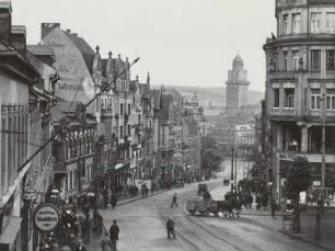Plauen, Bahnhofsstraße : Plauen. Bahnhofsstraße mit Blick zum Rathausturm