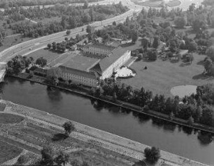 Luftaufnahme, Blick von Norden auf das Schloß Bellevue. Berlin-Tiergarten, Spreeweg, Bellevue-Ufer