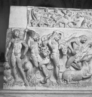 Sarkophag mit Darstellung der Taten des Herkules
