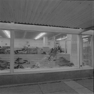 Schuhhof. Schaufenster, bei Ausschreitungen nach einem Fußballspiel am 20.03.1991 eingeschlagen