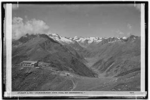 Stubaier Alpen. Starkenburger Hütte (2229 Meter) mit dem Obernbergtal