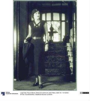 Frau in Bluse, Kleid und Jacke von Jean Patou