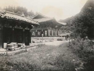 Korea. Tempel Shin kien ji (Sin ke sa) und Nebenhalle, zur Bienenzucht benutzt