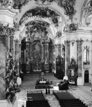 Ottobeuren. Benediktinerabtei Ottobeuren. Klosterkirche Sankt Theodor Sankt Alexander (1737-1756; S. Kraemer, J. Effner, J. M. Fischer). Inneres zum Altar