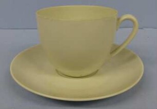 Tasse mit Untertasse aus dem Porzellanservice "Schönwald 211"