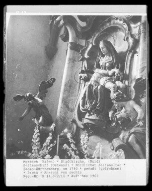 Nördlicher Seitenaltar — Pietà