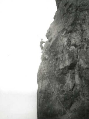 Sächsische Schweiz. Großer Zschand, Kanstein-Vorgipfel. Seilschaft Karlheinz Gonda und G. Junghans bei der Erstbegehung des (Märchentürmer-)Südwestweges (VIIb), 6.6.1948