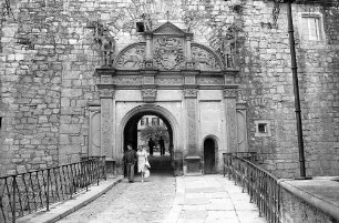Tübingen: Burgtor von außen