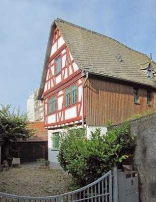 Walluf, Rheinstraße 8