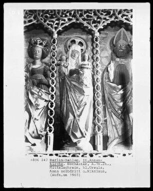 Mittelschrein: Anna Selbdritt mit den Heiligen Ursula und Nikolaus