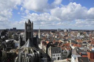 Gent - Stadtübersicht : Stadtübersicht vom Belfried-Glockenturm, vorne die Sankt Nikolauskirche, aufgenommen in Gent am 1. April 2010