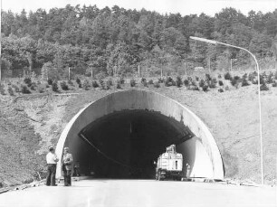 Schönbuchtunnel, km 607,724 - 608,350 Südportal, Fahrbahn Singen - Stuttgart