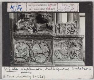 Saint-Gilles-du-Gard: Abteikirche, Westfassade, Hauptportal, Sockelzone rechts